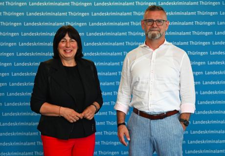 Marion Walsmann und der Präsident des Thüringer Landeskriminalamtes, Ltd. Dirk Löther. Foto: LKA